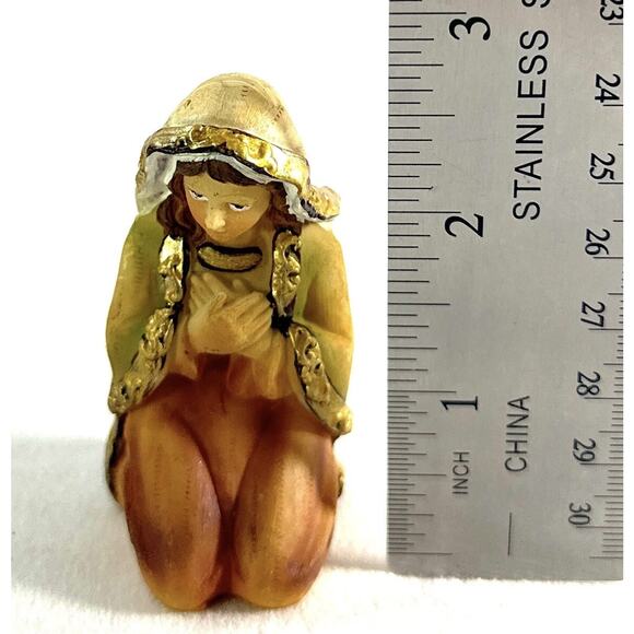 Victoria’s Garden 6 Piece Nativity Scene Small Resin Christmas Nativity - Picture 9 of 14